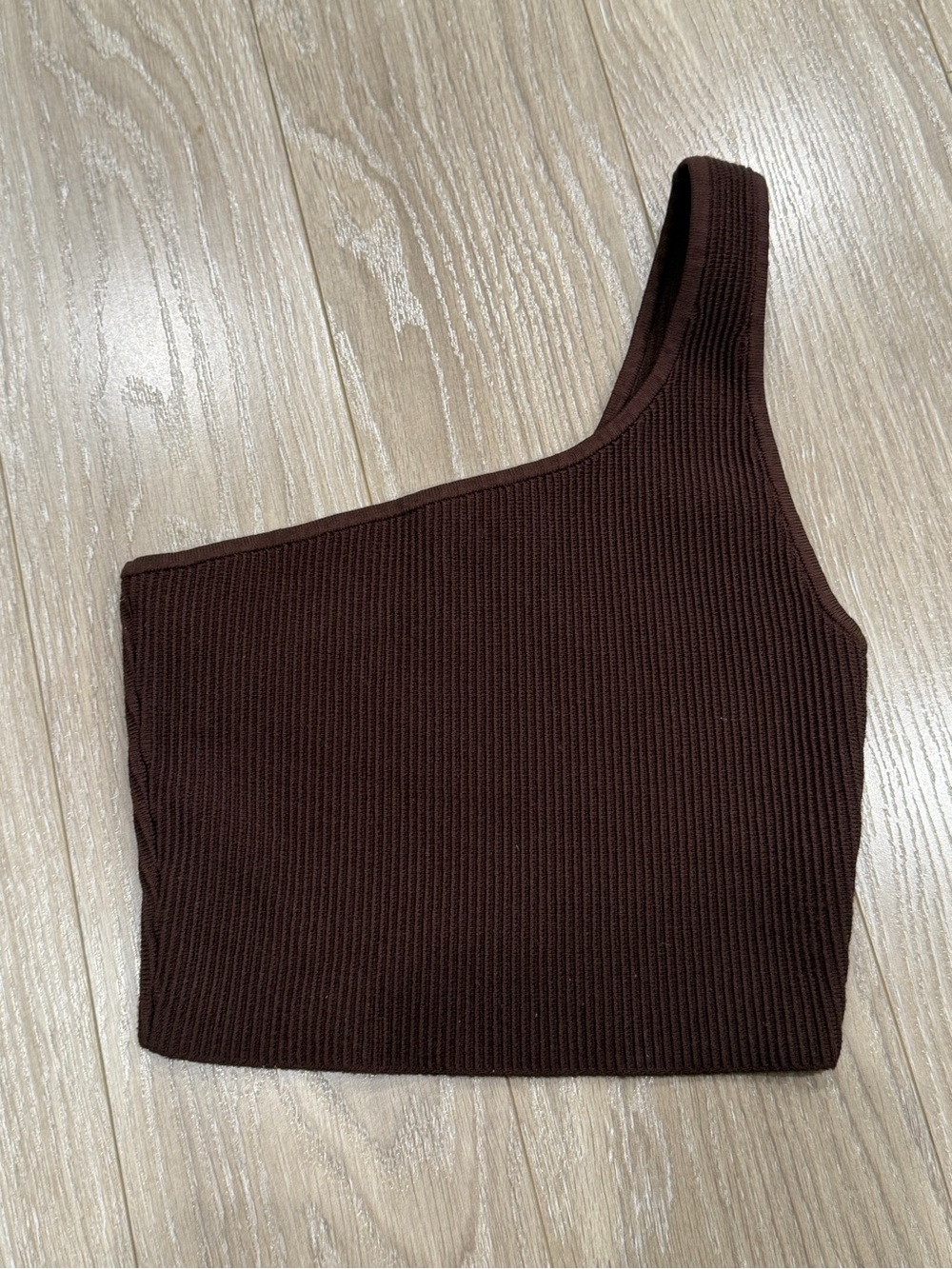 Aritzia Babaton One-Shoulder Crop Top